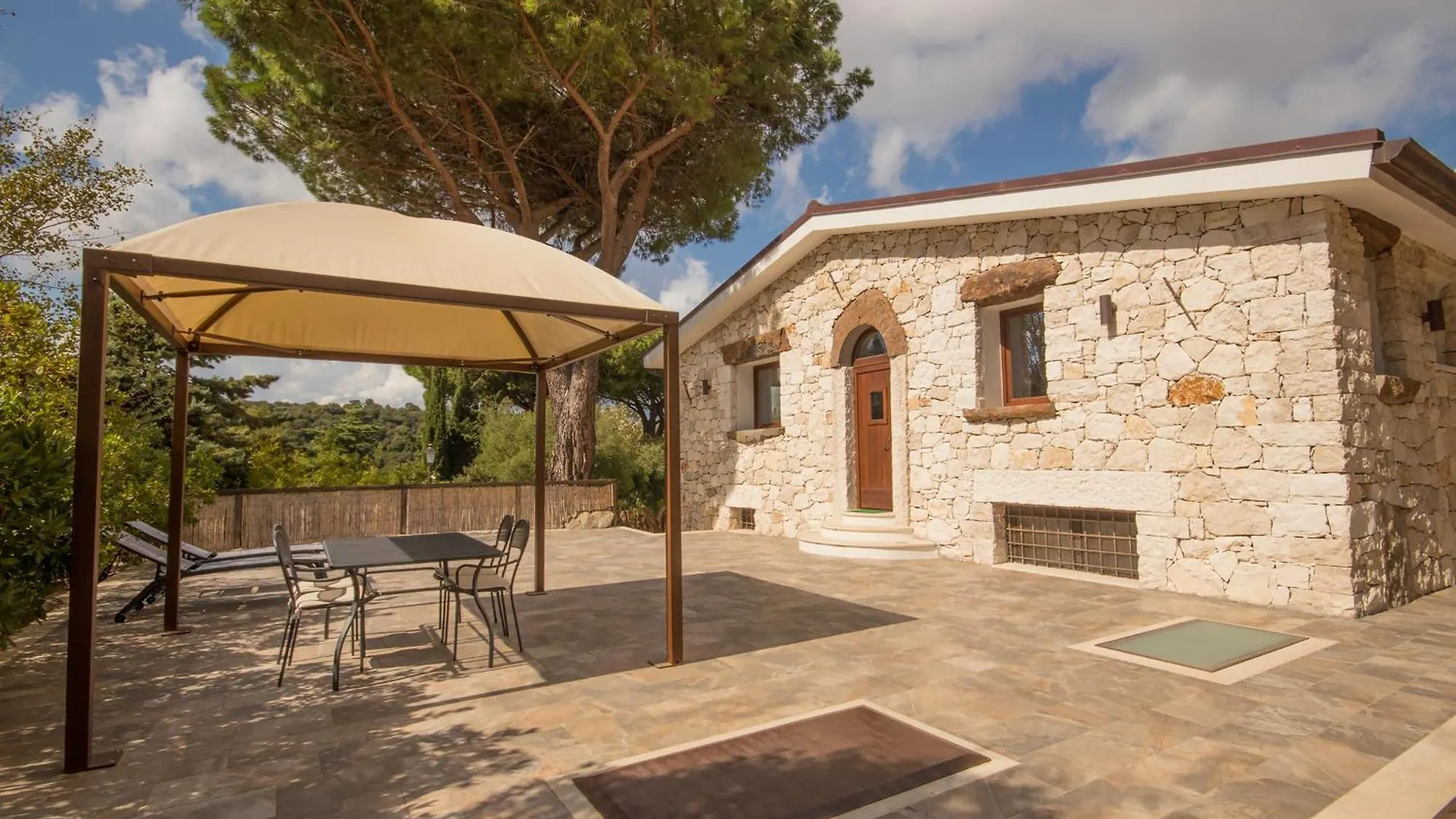 Corbezzolo Villa Capelvenere Dorgali